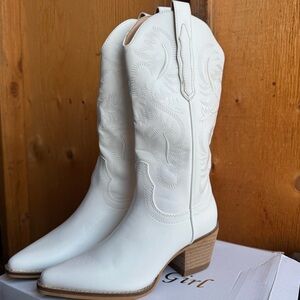 NWT White and brown Western-Style Women's Cowboy Boots Size 6